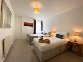 Гостиница Apartment next to Victoria Station  Лондон